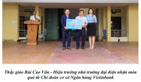 Nhiều suất học bổng trao cho học sinh giỏi có hoàn cảnh khó khăn