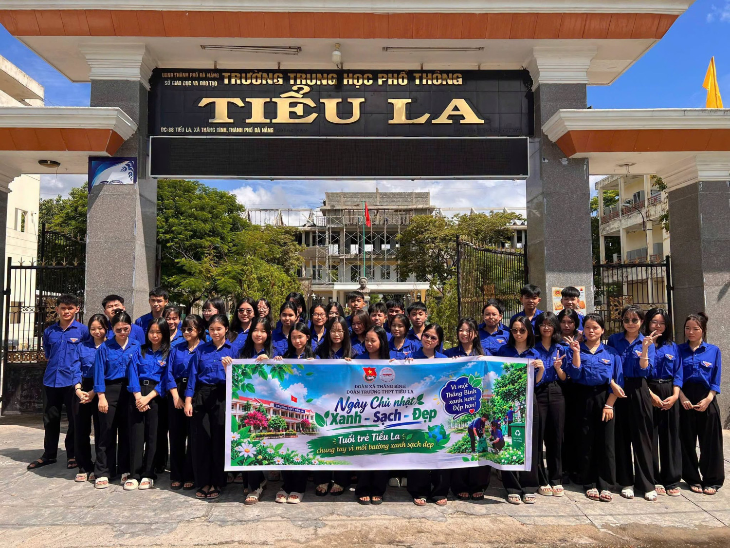 ĐOÀN TRƯỜNG THPT TIỂU LA RA QUÂN “NGÀY CHỦ NHẬT XANH” – CHUNG TAY ĐÓN NGÔI TRƯỜNG MỚI – ảnh 16