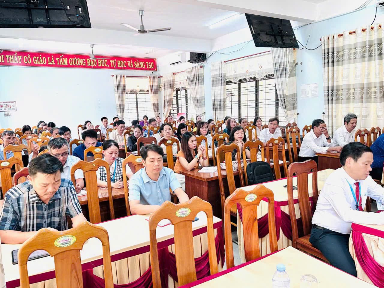 VINH DỰ ĐỨNG TRONG HÀNG NGŨ CỦA ĐẢNG – LỄ KẾT NẠP ĐẢNG VIÊN MỚI ĐỢT III NĂM 2026 – ảnh 9