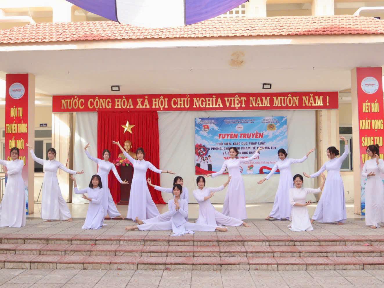 TUYÊN TRUYỀN, PHỔ BIẾN, GIÁO DỤC PHÁP LUẬT – CHUNG TAY XÂY DỰNG MÔI TRƯỜNG HỌC ĐƯỜNG AN TOÀN – ảnh 6