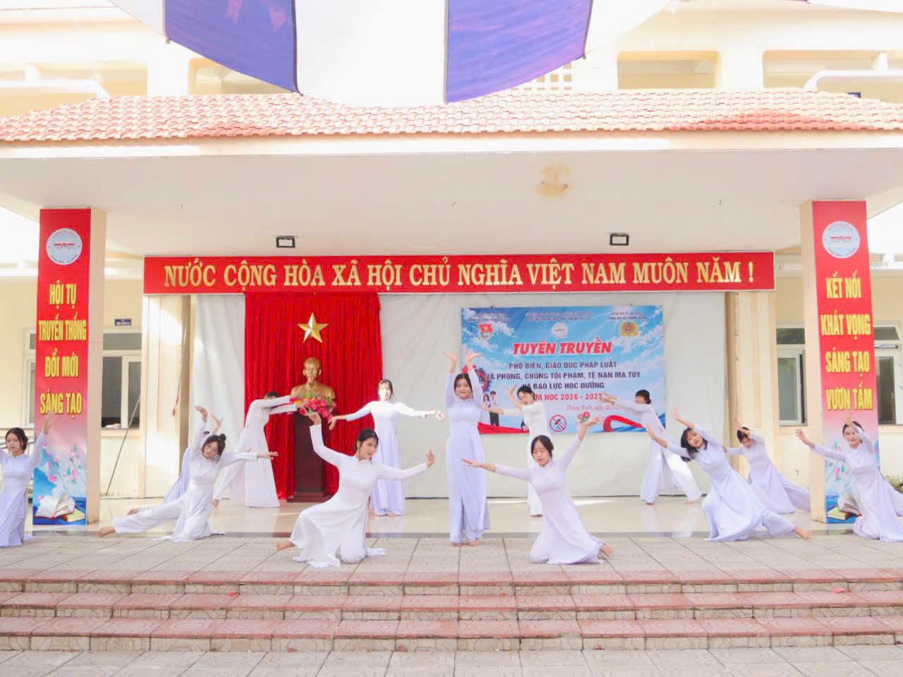 TUYÊN TRUYỀN, PHỔ BIẾN, GIÁO DỤC PHÁP LUẬT – CHUNG TAY XÂY DỰNG MÔI TRƯỜNG HỌC ĐƯỜNG AN TOÀN – ảnh 5