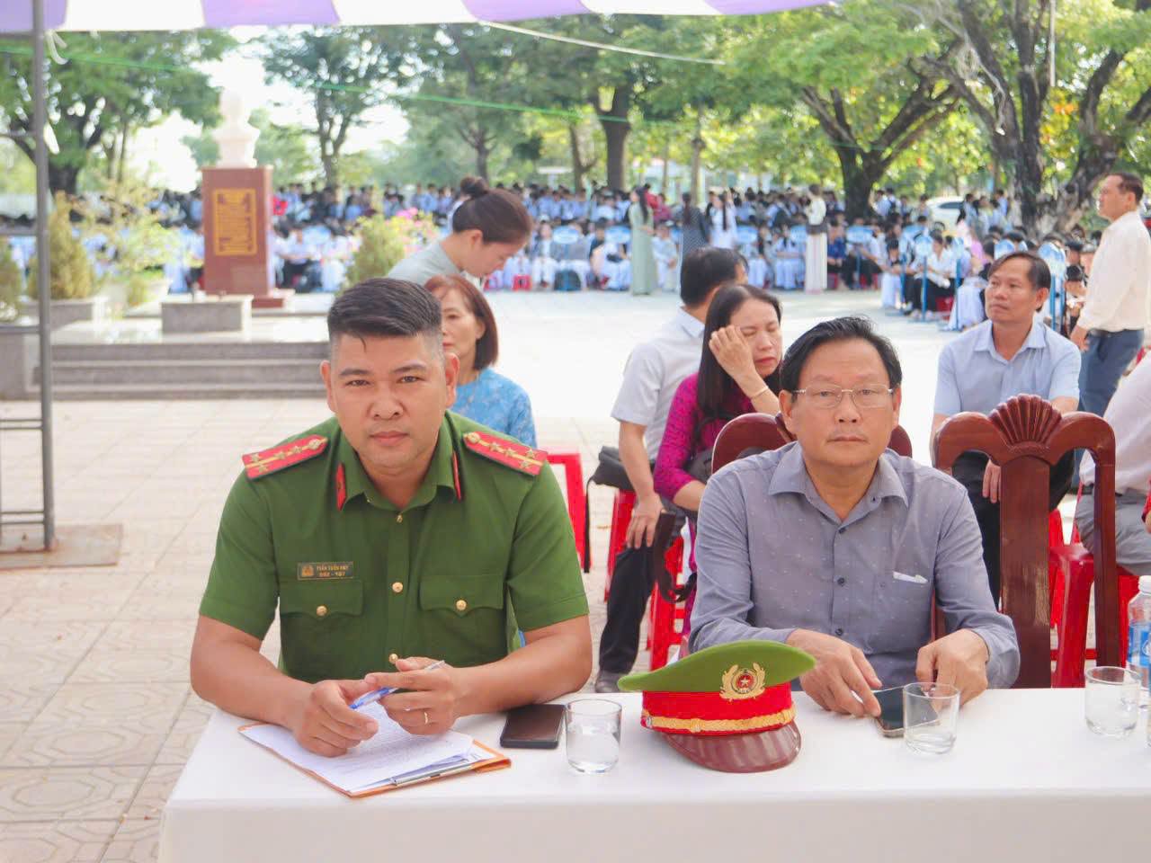 TUYÊN TRUYỀN, PHỔ BIẾN, GIÁO DỤC PHÁP LUẬT – CHUNG TAY XÂY DỰNG MÔI TRƯỜNG HỌC ĐƯỜNG AN TOÀN – ảnh 1