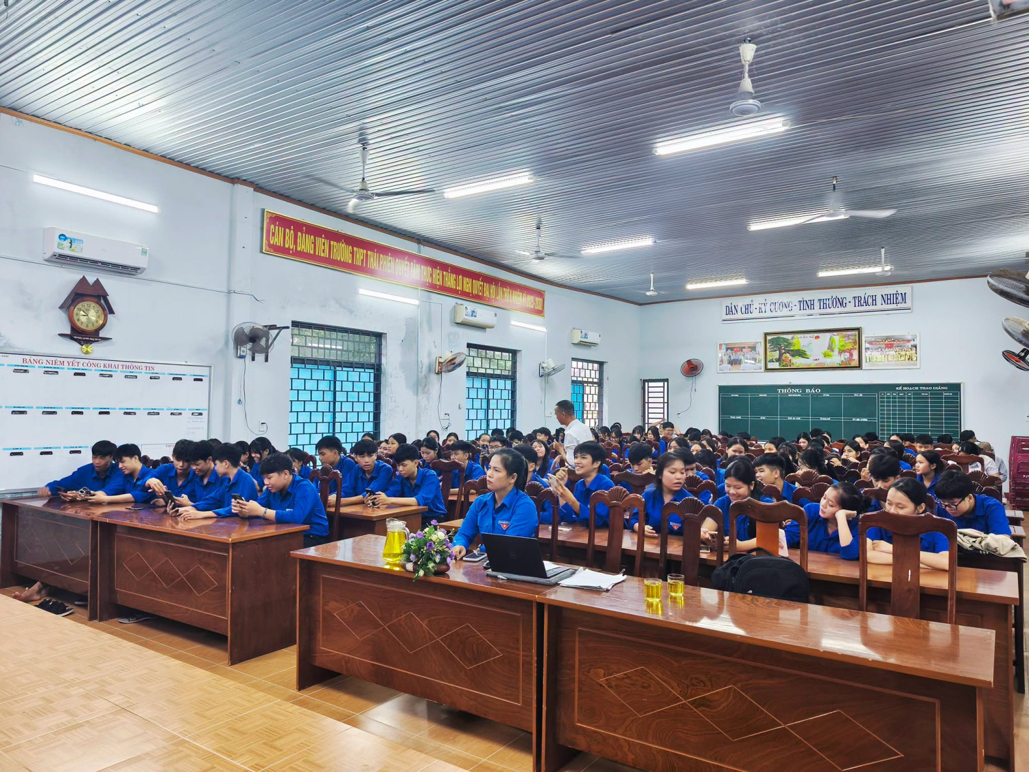 THPT TIỂU LA HƯỞNG ỨNG NGÀY CHUYỂN ĐỔI SỐ QUỐC GIA 10/10 – LAN TỎA PHONG TRÀO “BÌNH DÂN HỌC VỤ SỐ” – ảnh 20